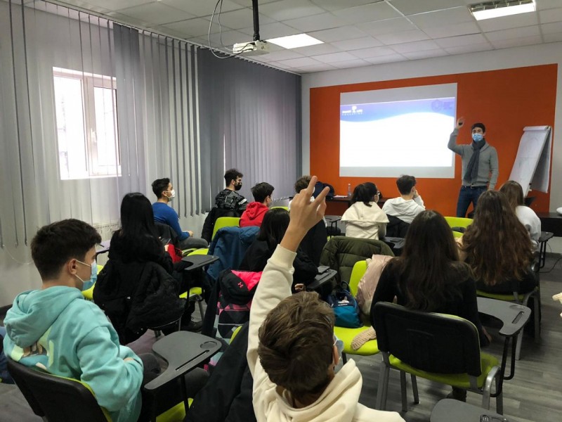 Curs de Dezvoltare Personala pentru adolescenti „Trezește EROUL din tine!"