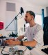 Live the experience of a music artist in a top record label