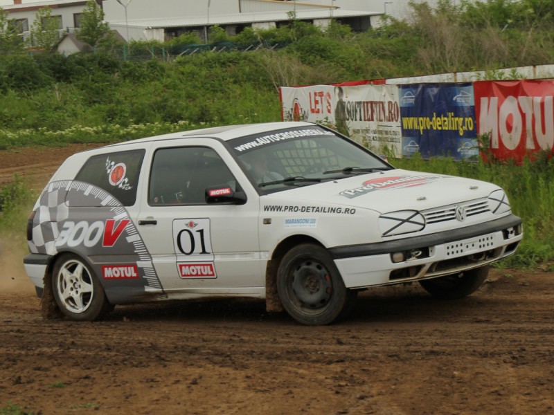 Masina de raliu - testeaza un BMW sau Golf GTI pe un circuit profesionist