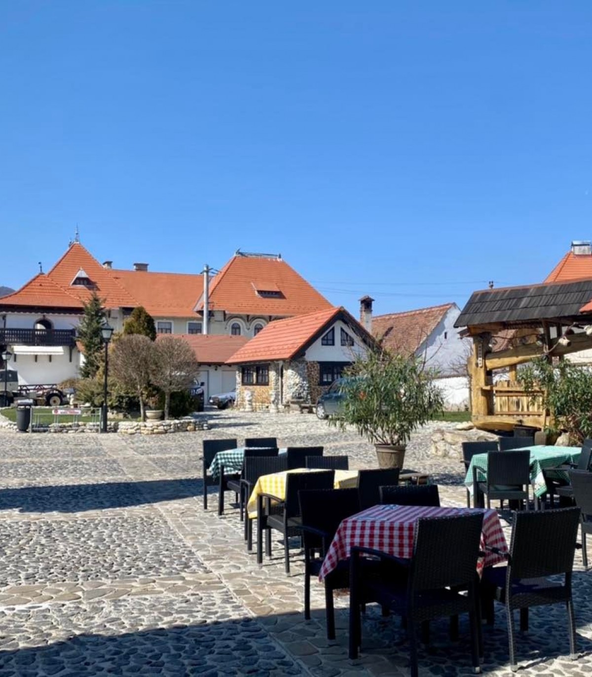 impatient landlord Salvation Cazare, cina romantica si degustare de vin intr-un conac de poveste din  Sibiu