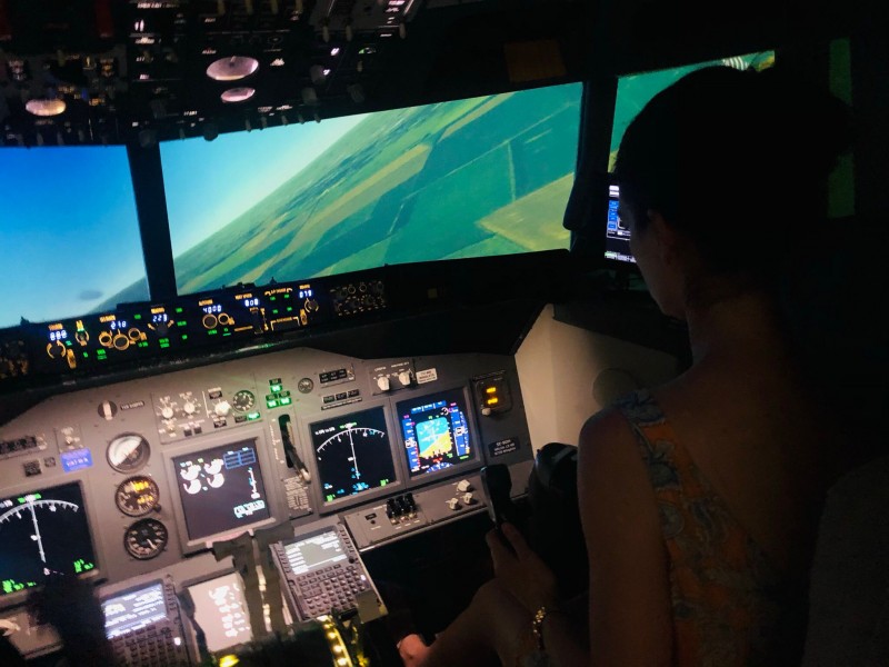 Simulator de zbor in Bucuresti - Fii pilot de avion pentru o ora, la mansa unui  B737-800 New Generation