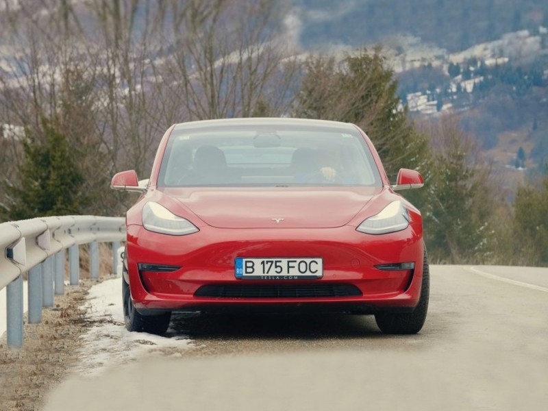 Pure adrenaline on a test drive with Tesla, the most desired car of the moment