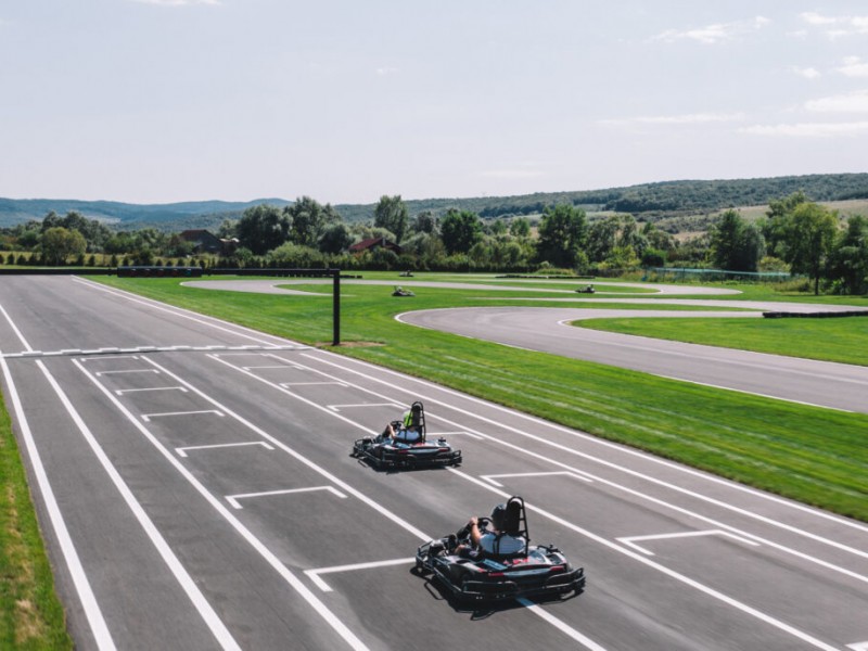 Outdoor karting for adults and children - Adrenaline at maximum heights