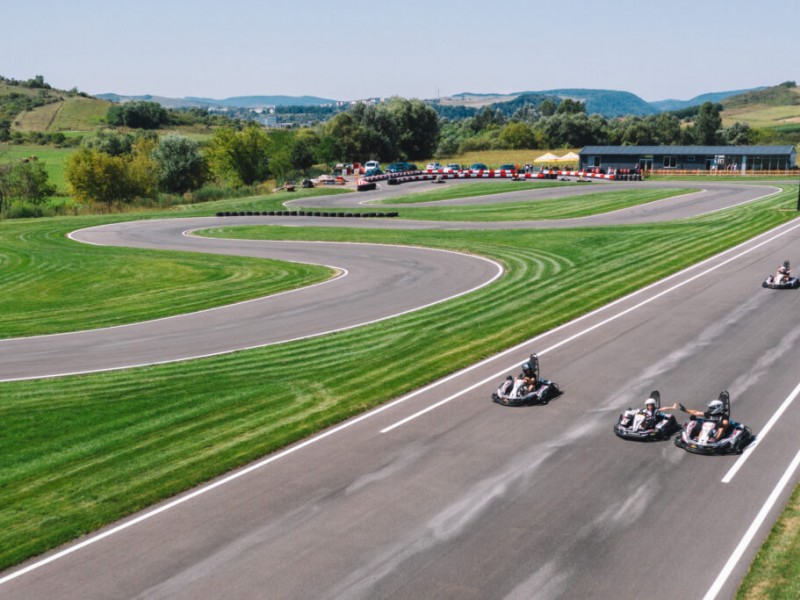 Karting outdoor pentru adulti si copii - Adrenalina la cote maxime