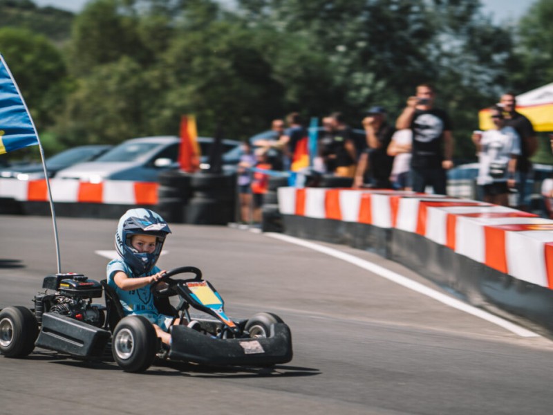 Outdoor karting for adults and children - Adrenaline at maximum heights