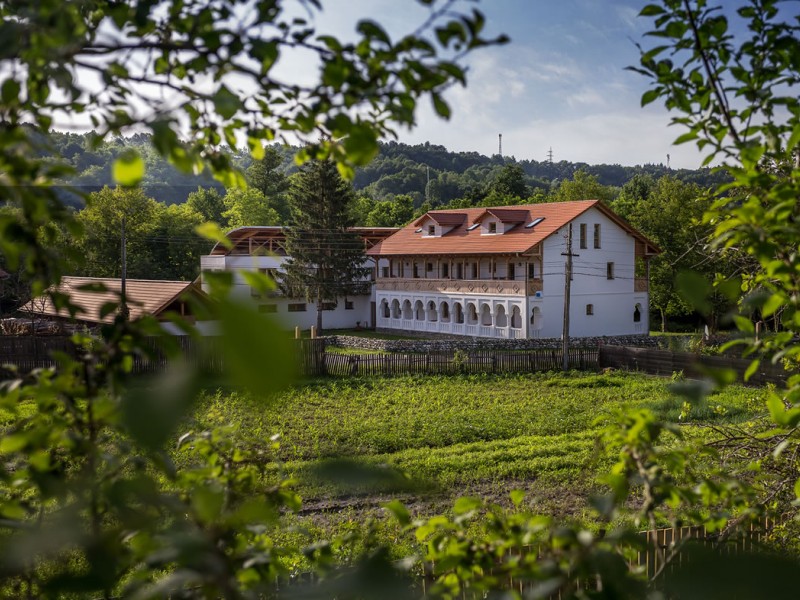 Rustic holiday, pottery workshop and nature walks