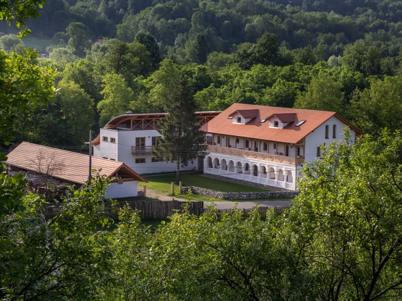 Rustic holiday, pottery workshop and nature walks