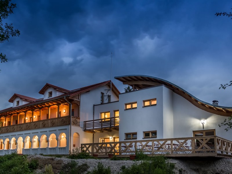 Rustic holiday, pottery workshop and nature walks