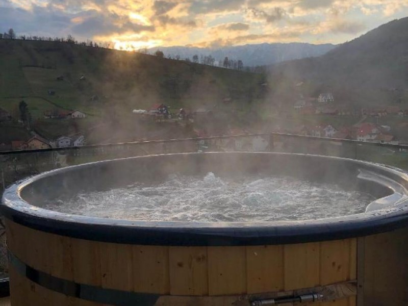 EXPERIENTA WOW - 2 seri cu cei dragi intr-o cabana de poveste din Bran