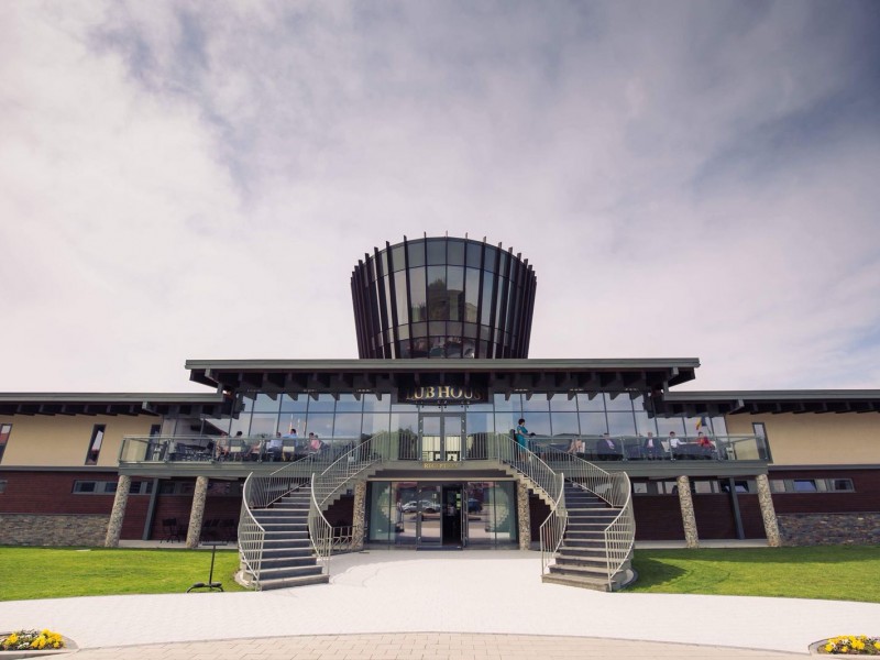 Combine sport with relaxation at the largest golf resort in Romania