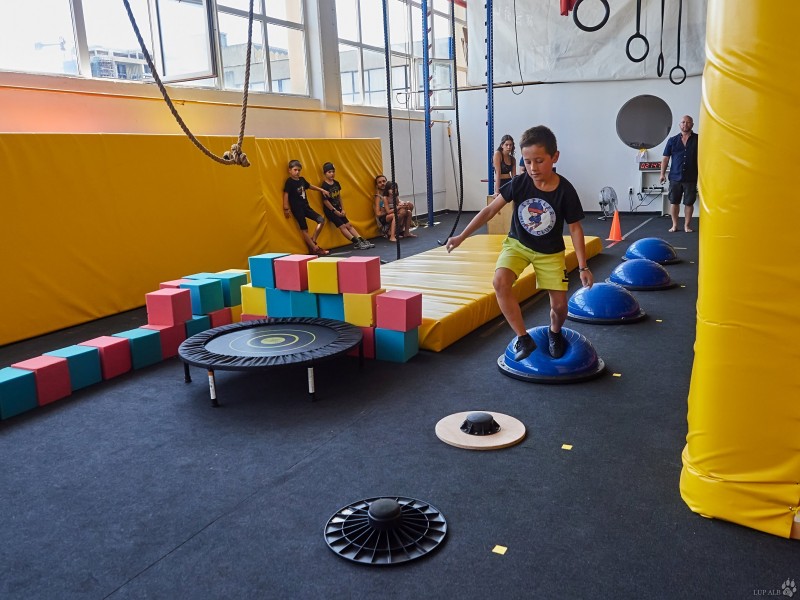 Petrecere pentru copii la cel mai cool club Ninja Warrior din Romania