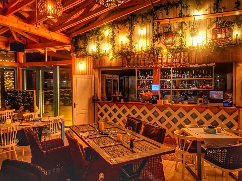 Enjoy top dishes in an exclusive restaurant in Mamaia Nord