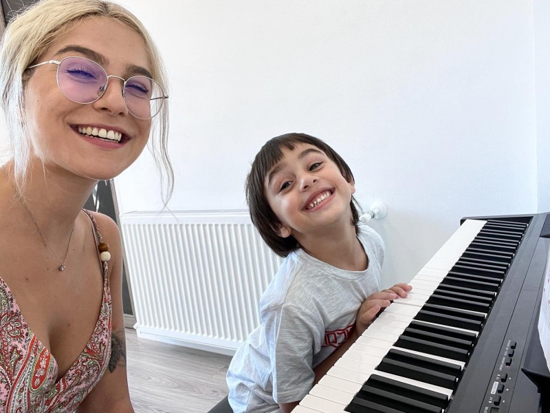 Dream comes true - piano, guitar or choir lessons for children