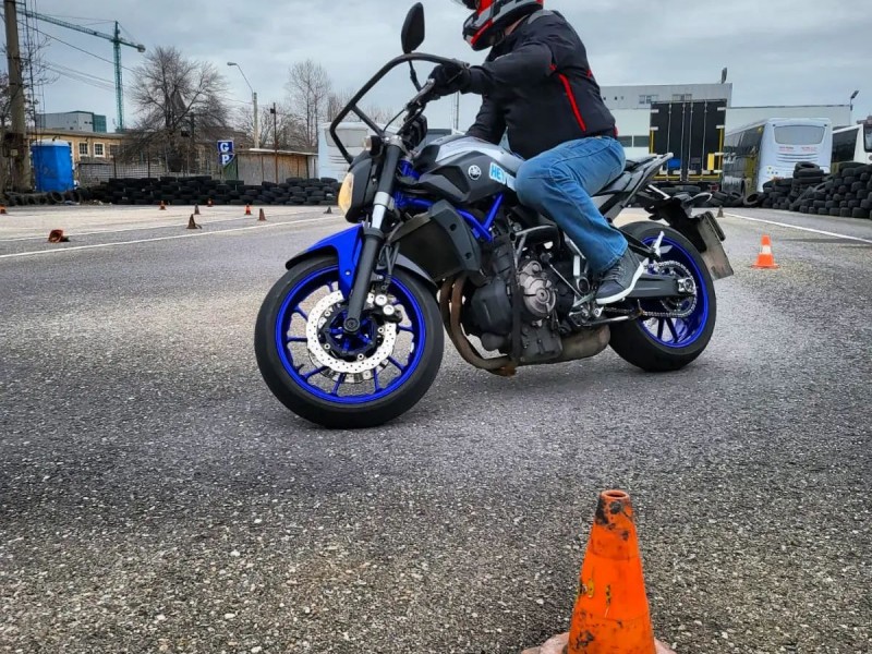 Adrenalina si profesionalism la scoala de motociclism in Bucuresti