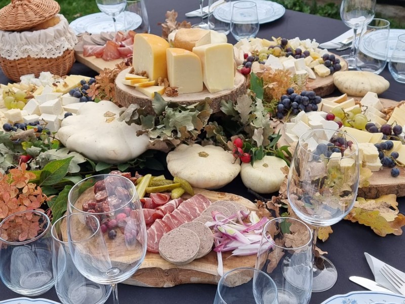 Have dinner with your loved ones in the company of horses, at the stable in Brasov