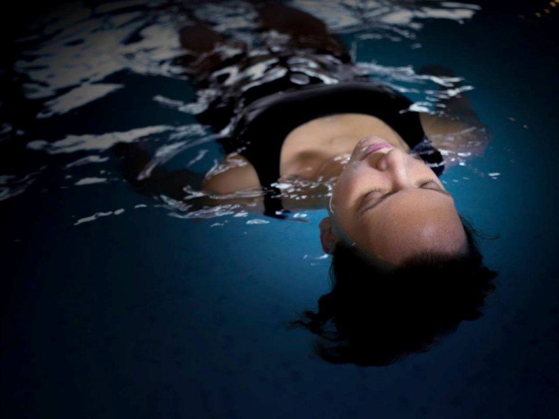 Complete relaxation in Epsom salt flotation therapy and massage