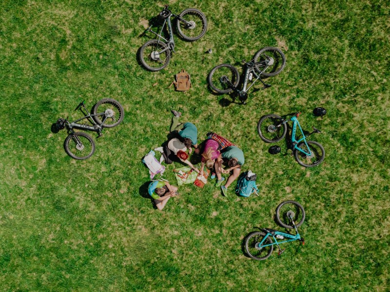 Descopera frumusetea zonei Bran intr-un tur montan pe e-bike