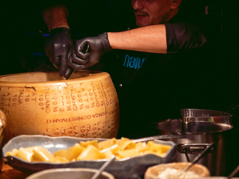 Gastronomic experiences in an exceptional restaurant at the top