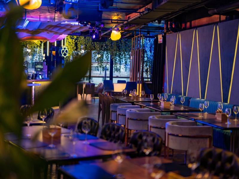 Gastronomic experiences in an exceptional restaurant at the top