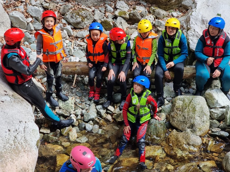 Tabara de supravietuire pentru copii in Muntii Retezat