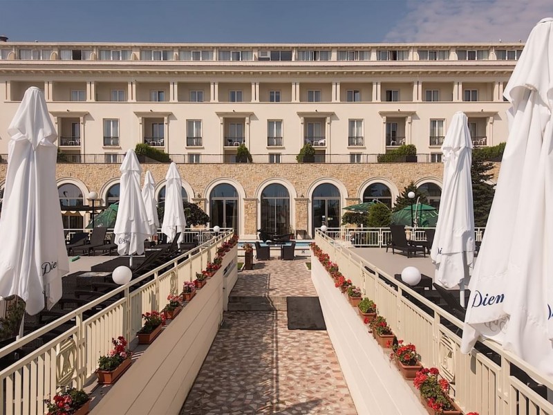 Mini-vacanta VIP in cuplu - 4 zile intr-un hotel de lux si SPA inclus in Mamaia