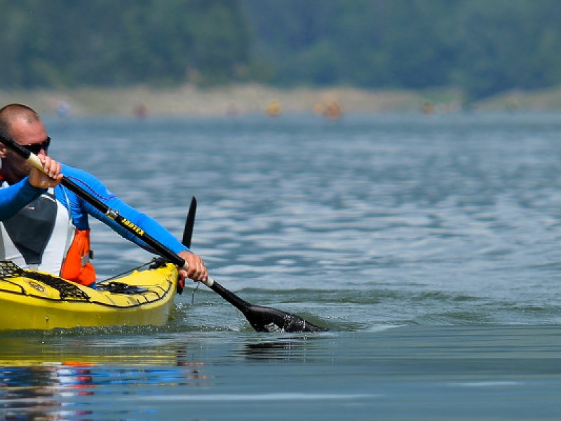 Vasleste pe Lacul Bicaz intr-o tura de caiac sau canoe