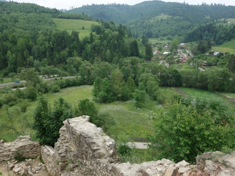 Drumetie de familie pe Valea Ghimesului