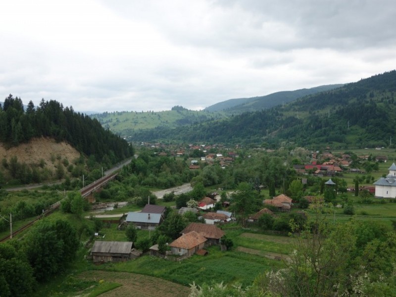 Drumetie de familie pe Valea Ghimesului