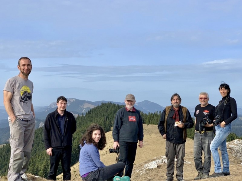 Family hike on Ghimes Valley