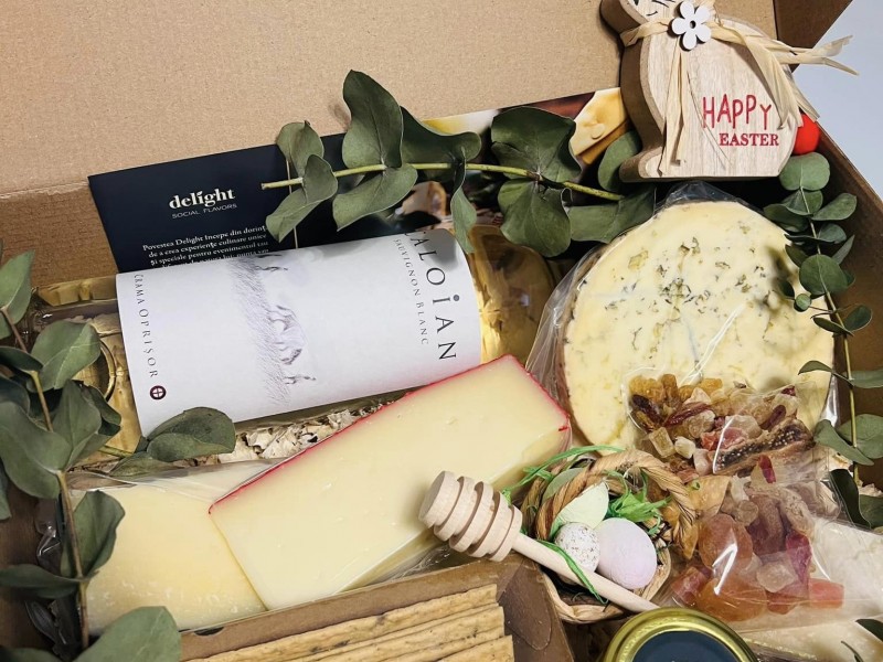 Online tasting of cheeses, honey, wine and other delicacies