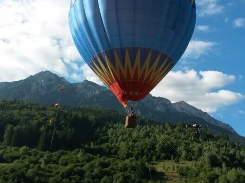 A balloon ride a day doesn’t keep the food away, in Bucharest