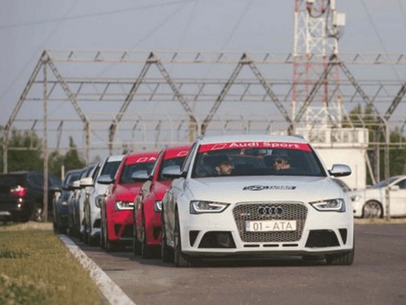 Adrenalina si precautie pentru un sofer responsabil