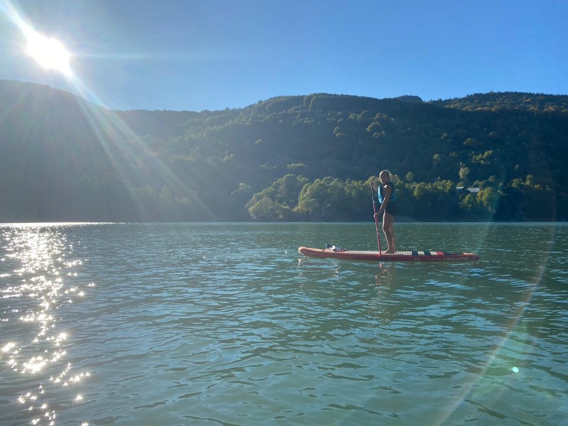 Stand up paddle on Lake Paltinu - admire the mountains and Doftanei Valley
