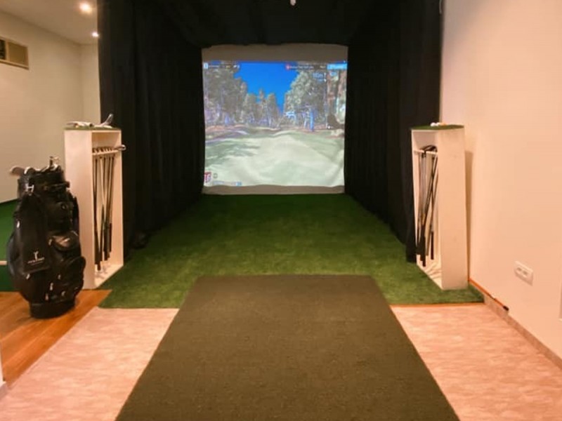Cursuri introductive de golf indoor pentru pasionatii de sport in Arad