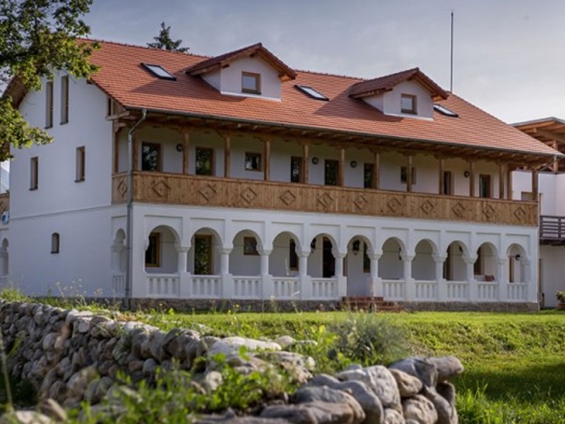 Rustic holiday, pottery workshop and nature walks