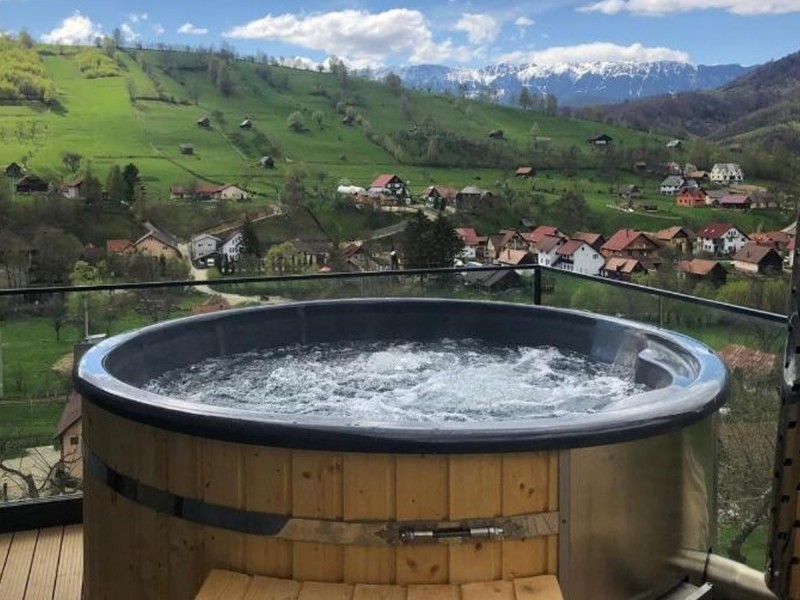 EXPERIENTA WOW - 2 seri cu cei dragi intr-o cabana de poveste din Bran