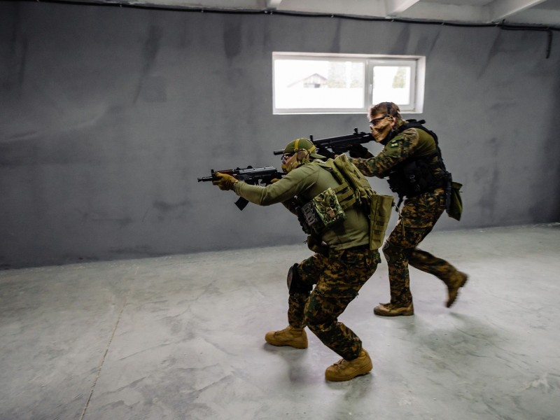 Joc de airsoft indoor sau outdoor pentru grupuri in Iasi