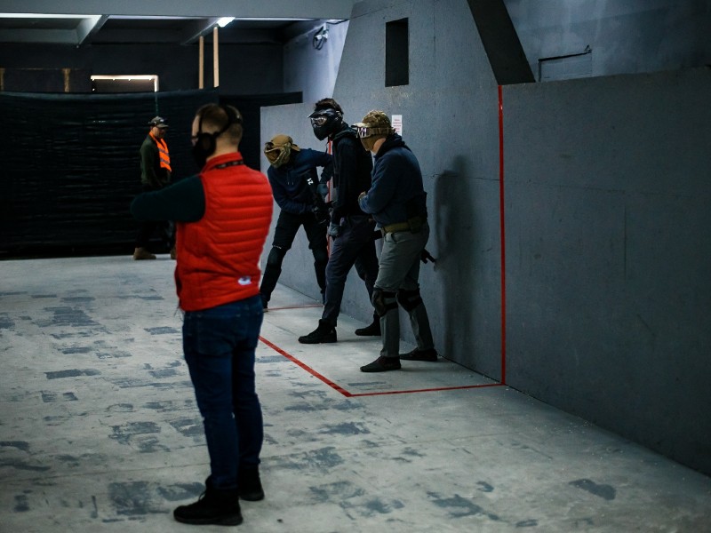 Joc de airsoft indoor sau outdoor pentru grupuri in Iasi