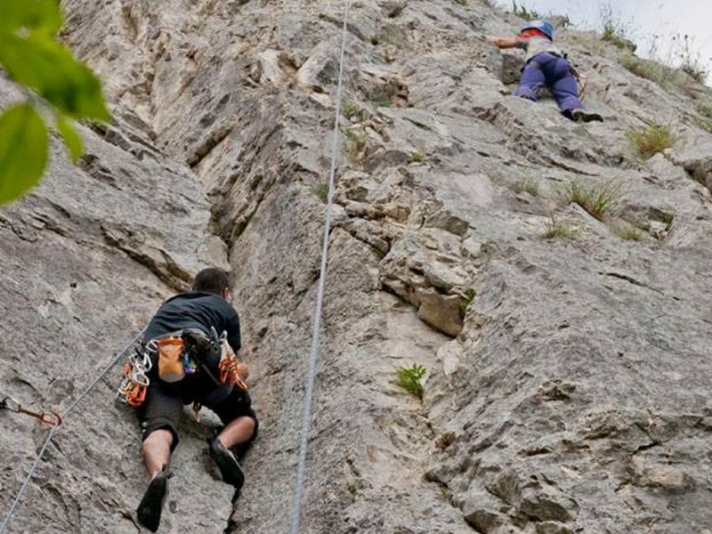 Climbing initiation course in Trascau Mountains
