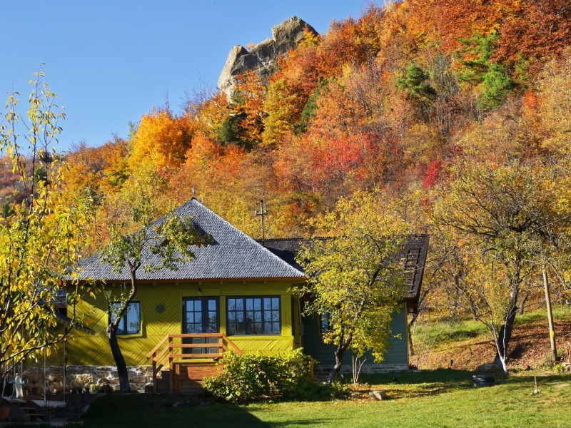 Learn Romanian traditions and crafts at an art center in Buzau