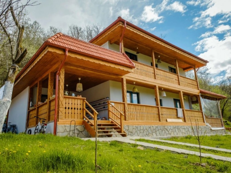 Learn Romanian traditions and crafts at an art center in Buzau