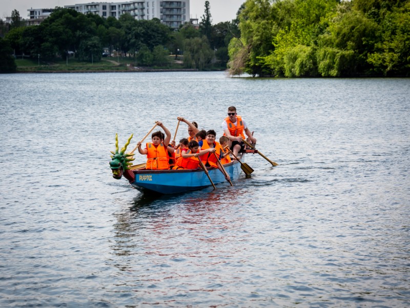 Vasleste spre succes alaturi de echipa ta o barca Dragon Boat