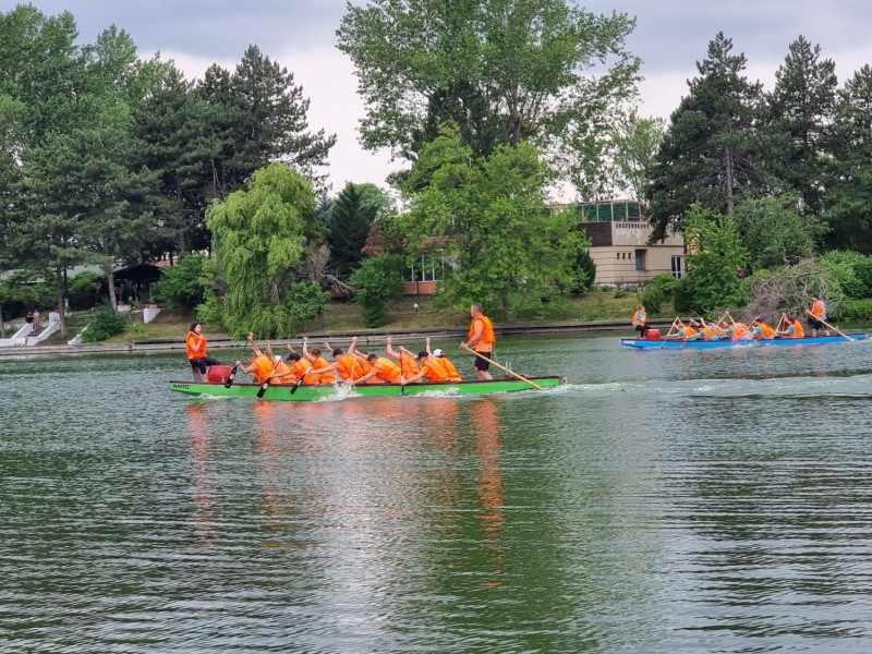 Vasleste spre succes alaturi de echipa ta o barca Dragon Boat