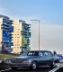 Plimbare prin statiunea Mamaia intr-un Cadillac de epoca decapotabil