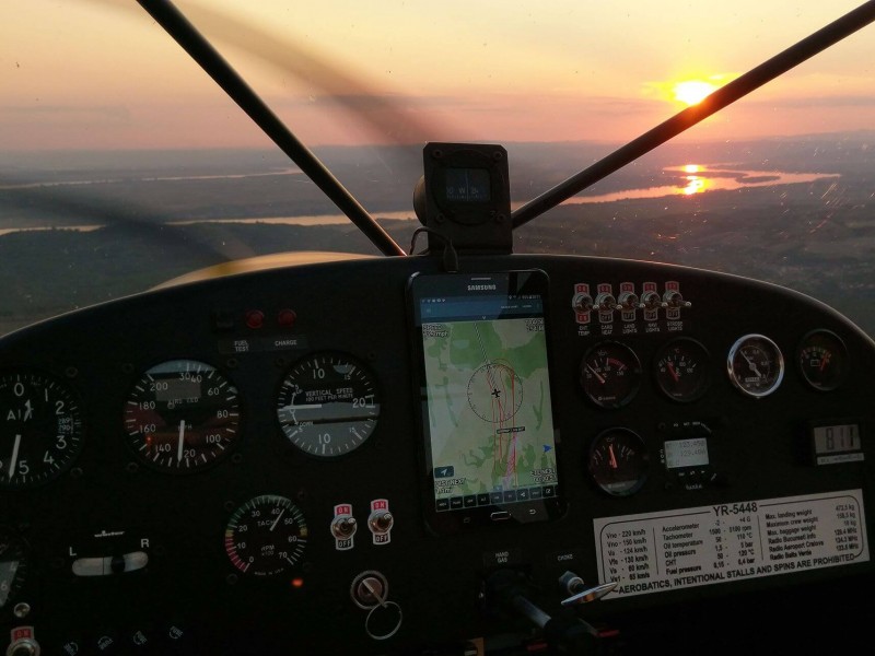 Zboara deasupra orasului Targu Jiu si simte adrenalina pura