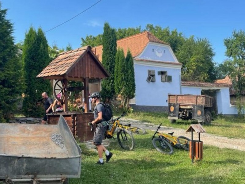 Tur ghidat E Bike in satul Viscri sau Poiana Brasov