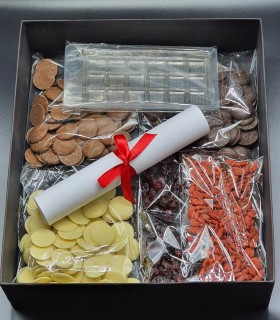 Complete kit for making chocolate at home