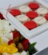 Cadou personalizat - cutie de 9 macarons cu aranjament floral