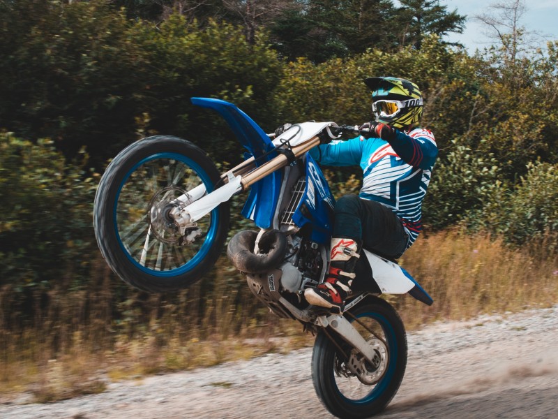 Traieste senzatii extreme intr-o aventura enduro in Brasov