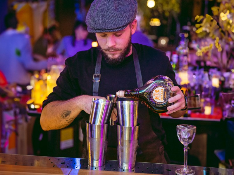 Food and cocktail pairing intr-un restaurant de exceptie, la inaltime